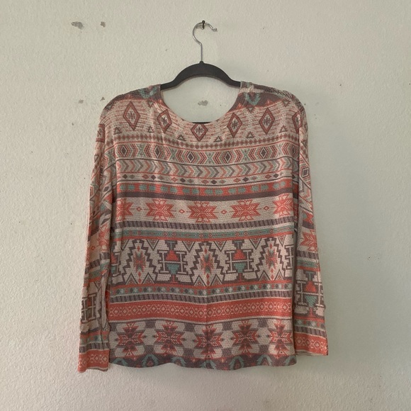 5 FOR $10 DEAL // geometric pattern knit top - Picture 3 of 3